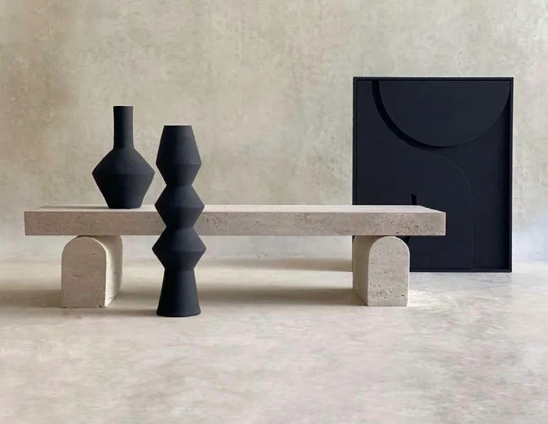 TABLE KIRA — mesas, sobre de travertino, mobiliario hecho a mano en Marrakech